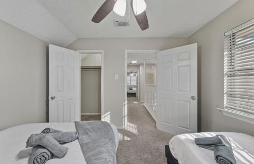 Pool Villa- Near Airport & Downtown, Fire Pit, Foosball - Foto 45