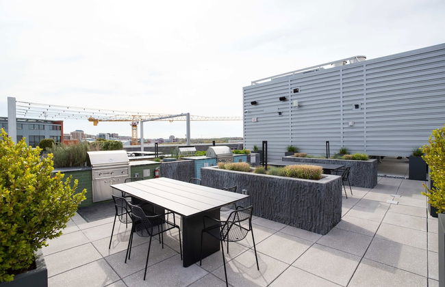 Bright Apartment with Great Amenities - Foto 48