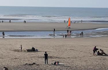 Les Obiones, vue latérale mer, Fort Mahon Plage, magnifique studio cabine 4p, avec balcon , parking privé gratuit, wifi, classé 2 étoiles, exposition plein sud en Baie de Somme - Foto 35