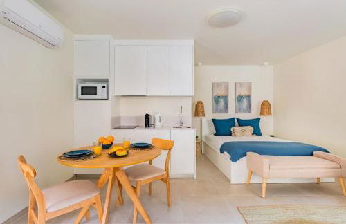 Lapa Getaway Studio with Swimming Pool - Photo 41