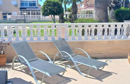 Spacious ground floor apartment overlooking the beautiful communal pool - Foto 17