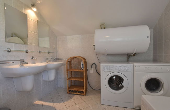 Villa by Lake & Slopes - Photo 18