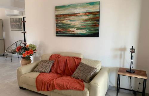 Rez de maison neuve Piscine WiFi Poolhouse en Pierre - Foto 15