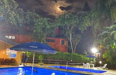 Fabuloso flat 241, Amarílis, Riviera de São Lourenço 3 Piscinas climatizadas carregador veiculo eletrico 2 quartos sendo uma suíte internet 500mb Adega, cozinha equipada completa, serviço de praia fim de semana limpeza trocas de toalhas, - Foto 52