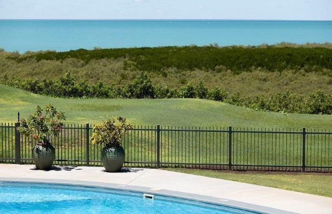 Moonlight Bay Suites - Photo 61