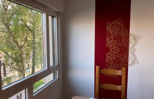 BedinReims "burgundy bottle" 110m2 Exceptional, 4 chambres doubles, 2 bain, free park & wifi, tout équipé - Foto 7