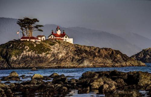 Private Home - Playground, Jumping Mat, BBQ, Darts, Firepit, Gazebo, 4 Smart TVs, White Cotton Bedding, - The Redwood Cul-De Sac Beach Retreat - Foto 49