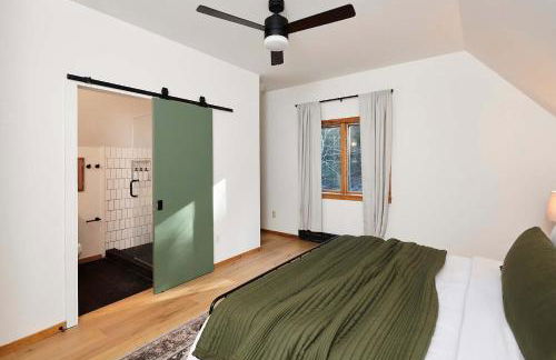 Private Chalet with Fire Pit Deck and Large Yard - Foto 24