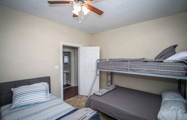 Cozy 2br/1ba Near Downtown Sleeps 8 - Foto 9