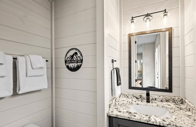 NEW Lake View Indoor Pool Sleeps 14 Hot Tub - Foto 15