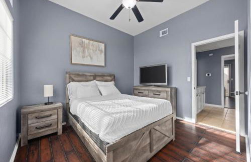 3 Bed 2 Bath Newly Furnished - Available Now - Photo 31