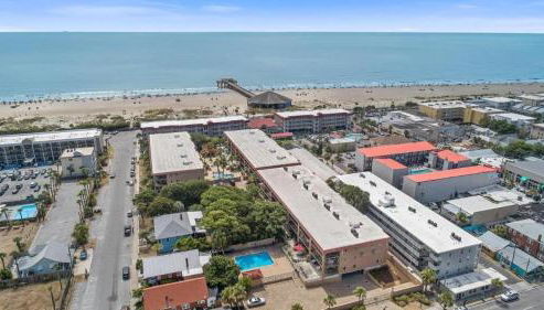 Unique 3BR, 1 of 5 Condos w/Huge Poolside Patio, Steps to Beach & Pier, Gated - Foto 2