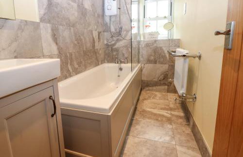 Alma House - Photo 29