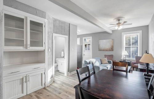 Beautiful Rehabbed Unit in Shaw Community - 4226b - Photo 7