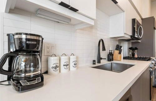 Chic Studio, Walk to Downtown With Skyline Views - Foto 11