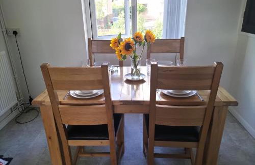 Leeson House in Harborne, Birmingham near Botanical Gardens, Queen Elizabeth Hospital, Birmingham University, Utilita Arena, Edgbaston Cricket Ground, Cadbury World and the Midland Art Centre, with free parking - Photo 32