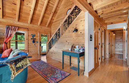 Mountain Escape on 6 acres w Hot Tub & Privacy - Foto 13