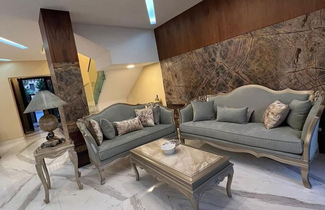 Villa In Beverly Hills With Garden - Photo 8