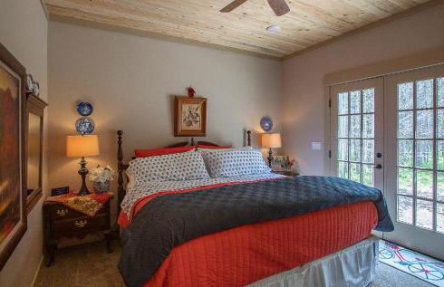 Uncle Chris Cabin by KABINO Air Conditioning Smart TVs Chefs Kitchen Spacious WiFi Grill Bills Island Reservoir Fishing - Foto 22