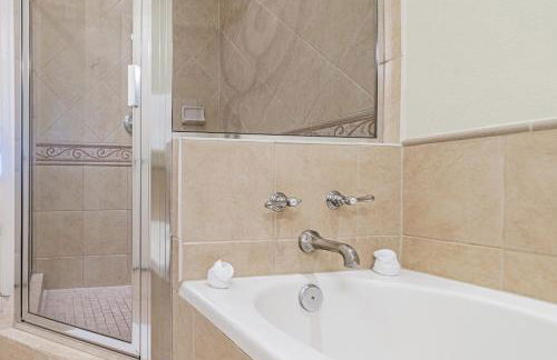 A DISNEY REUNION! Spacious And Spectacular, 5 Heated Pools, Sleeps 8, Overlooking Acres Of Views, LOW Rates! - Foto 91