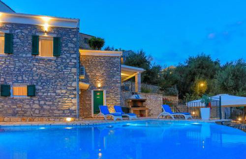 Villa Regina: Above Agni, superb views and pool - Photo 1