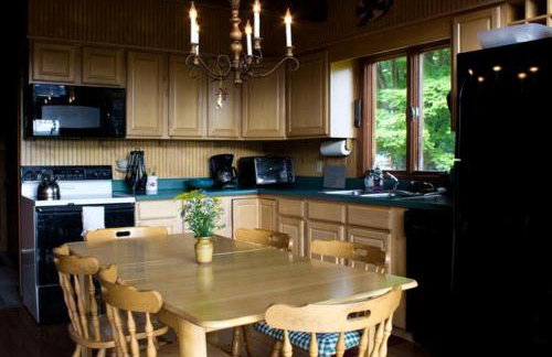 Bavarian-Style Chalet Rental with Adirondack Mountain Views in Indian Lake, New York - Foto 3