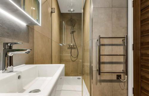 Elegant Kensington Apartment AC - Foto 14