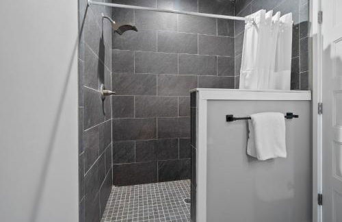 Secret Pool Cabana- Mins to Downtown and Beach - Foto 33