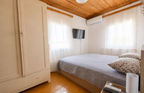 SOFIAS APARTMENTS in LESVOS - Photo 9