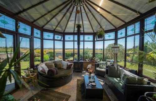 Stunning Central Villa by Golf Course & Beach - Foto 34