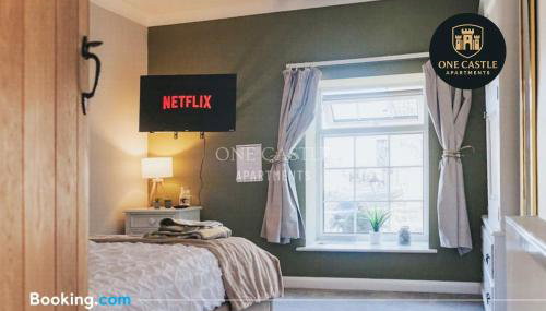 Exclusive Deals l Last-Minute Specials l Free Parking I Short term Booking l Garden I Sleeps Up to 6 l 3 Bed & 2 Bath I One Castle Apartments Short-lets and Serviced Accommodation - Foto 2