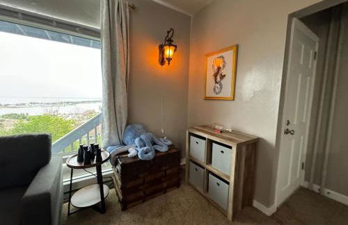 Comfy, Close to Downtown with Lake & Lift Bridge Views - Foto 18