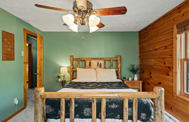 Deer Haven Cabin by Avantstay Waterfront Dock Firepit - Photo 25