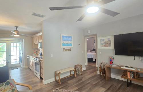 An Island Getaway at Palm Tree Villas - Photo 58