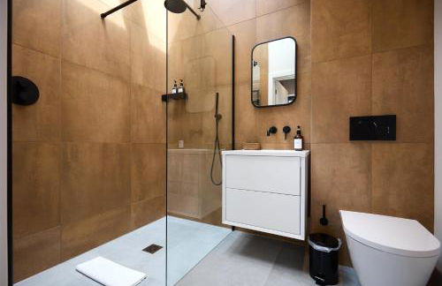 Arden House - Luxury Home with Hot Tub - Games Room - Fire Pit - Photo 25