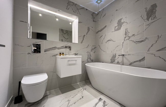 Isleworth Apartments - Photo 14