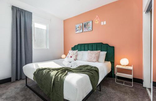 Spacious Luxury Villas in the heart of LA! Free parking and Jacuzzi - Photo 47