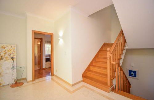 Spacious 4-Bedroom Villa with Private Heated Pool in Quinta da Beloura Sintra Ideal for Families & Long Stays - Foto 28