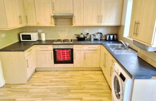 3 Bedroom House Perfect for Family Work Stays Easy Access to Manchester Oldham - Foto 33