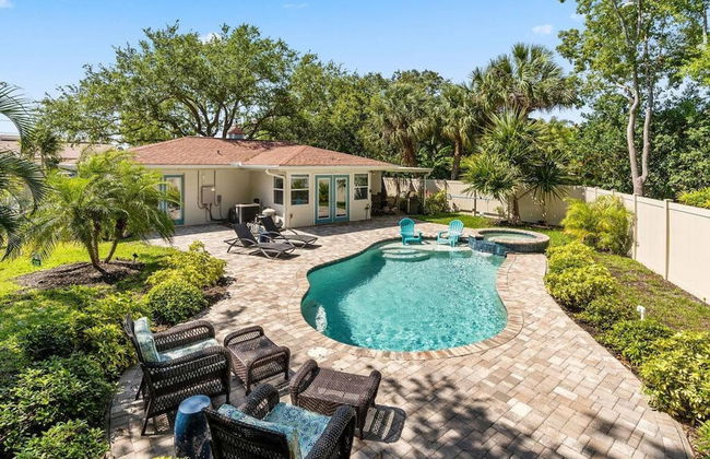 Home with Pool & Hot Tub Close to Beach - Foto 13