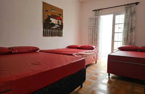 Casa Maravilhosa, Pé na Areia com Piscina, Área Gourmet com Churrasqueira em Deck Coberto Frente a Piscina, Mesa de Bilhar, 4 Quartos Confortáveis, Sendo 2 Suítes, Cozinha Americana e Sala de Jantar, Ampla Garagem para 6 Carros - Mercado na rua da Casa - Photo 25