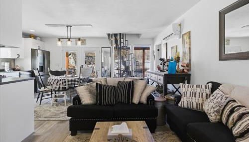 Lakefront w/ Private Dock, 2 Slips, Swim Mat, Firepit, & Covered Patio 44mm - Foto 5