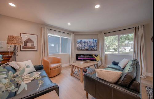 Folsom Old Town Escape • Cozy Cottage + Library - Foto 52