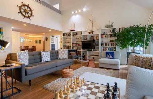 Stunning Home with In-Ground Pool - Photo 9