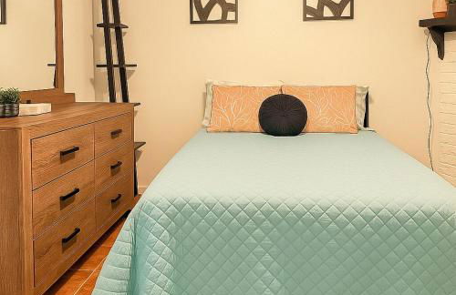 Spacious 4BR House Sleeps 9 Outdoor Lounge with Fire Pit plus Games - Foto 21