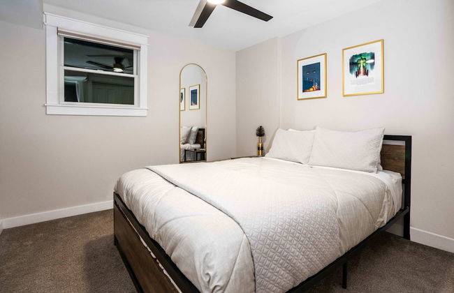 Gatsby Theme Near Downtown w Game Room, EV Charger - Foto 1