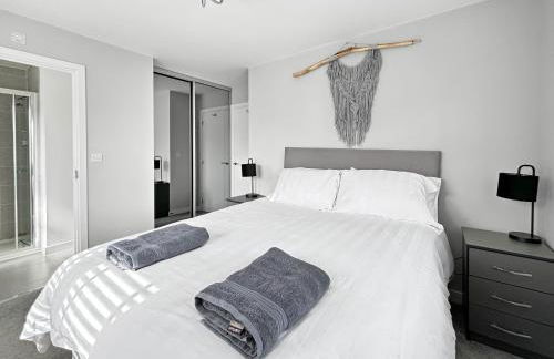 Amaya Seven - Luxury 3 bedroom detached house with garden & driveway - Sleeps 7 - Bottesford, Leicestershire - Foto 4