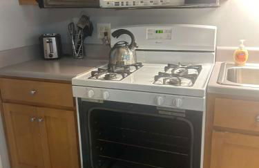 Private Pool & Yard Mins to Dining & University - Foto 47