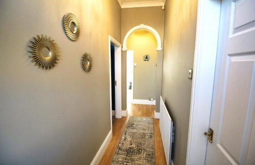 Large Bungalow - Sleeps 8 - 3 Large Beds - 2 Bathrooms - Off Street Parking - Pets Welcome - Very Large Enclosed Gardens - Fast Wifi - Foto 4