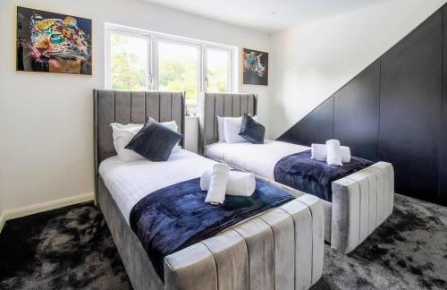 Luxury 4-Bedroom High-End Home, Includes Jacuzzi and Pool Table - Foto 30